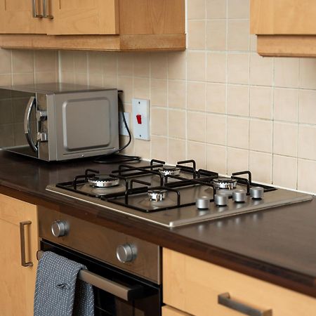 Luxury 2 Bed Apartment - Near Heathrow, Legoland, Windsor Слау Екстериор снимка