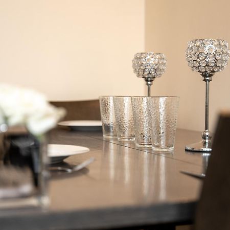 Luxury 2 Bed Apartment - Near Heathrow, Legoland, Windsor Слау Екстериор снимка