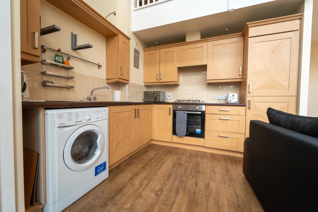 Luxury 2 Bed Apartment - Near Heathrow, Legoland, Windsor Слау Екстериор снимка