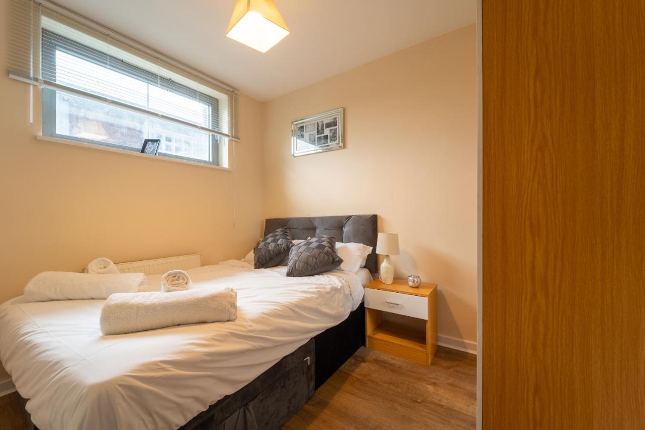 Luxury 2 Bed Apartment - Near Heathrow, Legoland, Windsor Слау Екстериор снимка