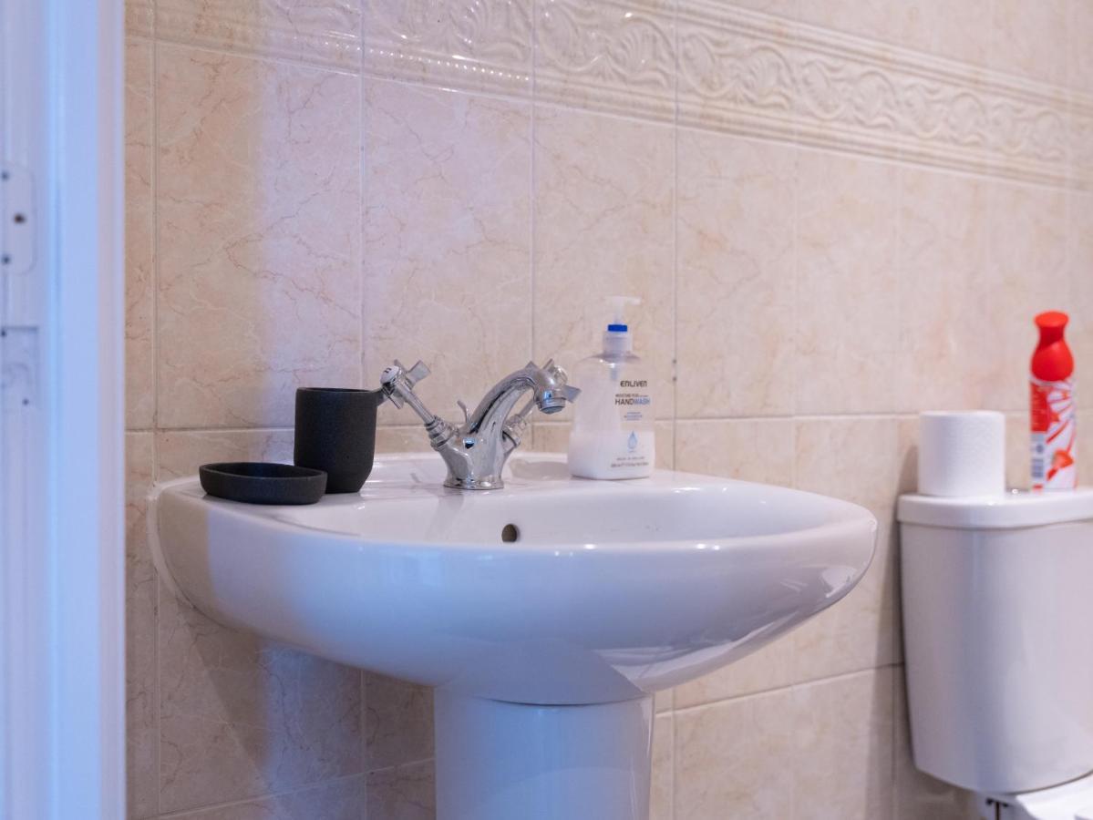 Luxury 2 Bed Apartment - Near Heathrow, Legoland, Windsor Слау Екстериор снимка