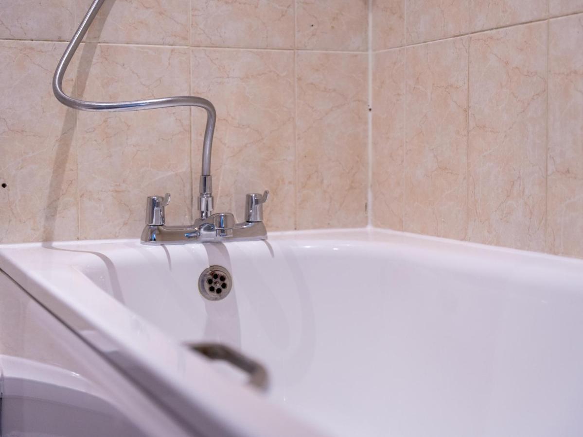 Luxury 2 Bed Apartment - Near Heathrow, Legoland, Windsor Слау Екстериор снимка