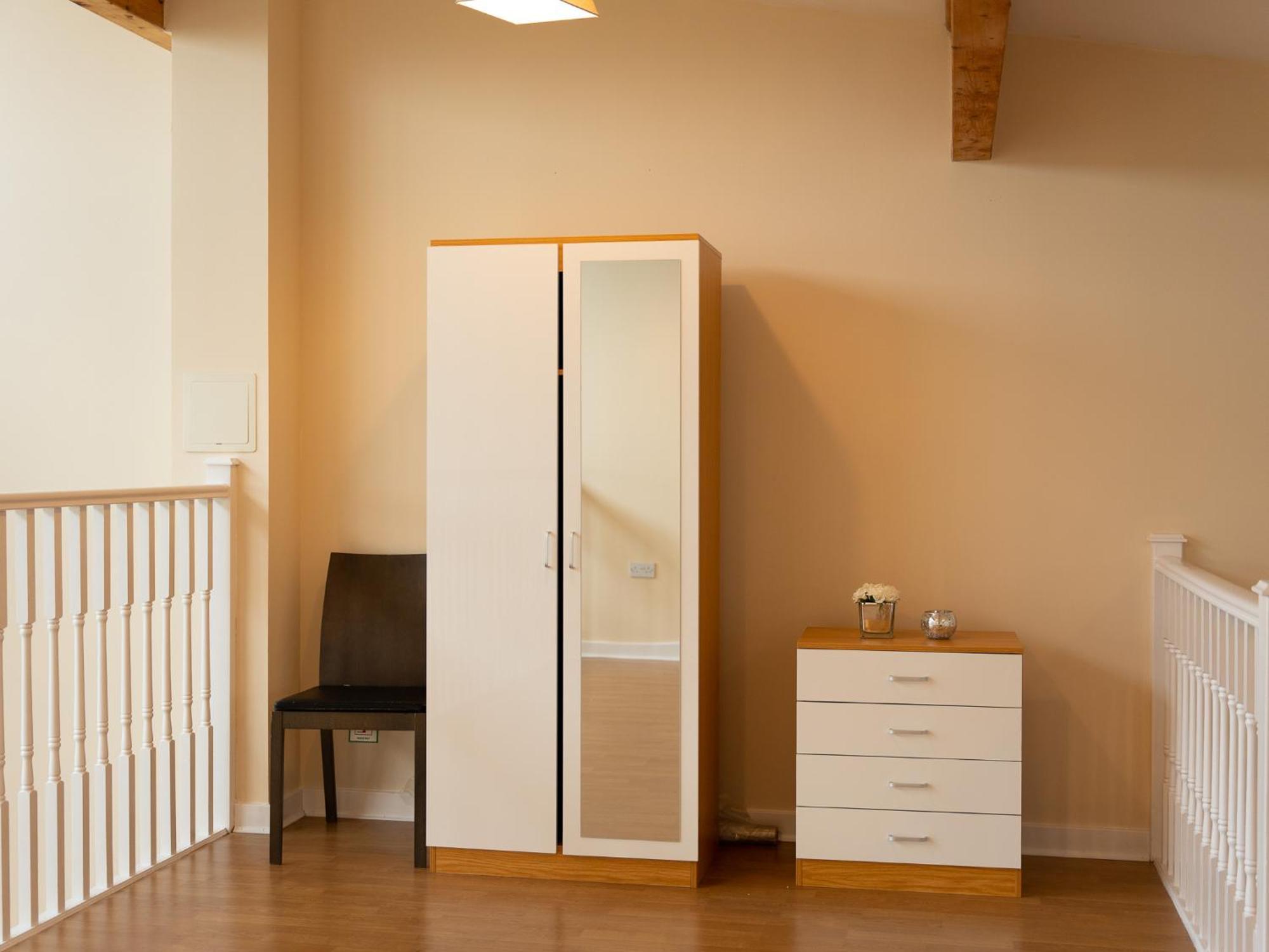 Luxury 2 Bed Apartment - Near Heathrow, Legoland, Windsor Слау Екстериор снимка
