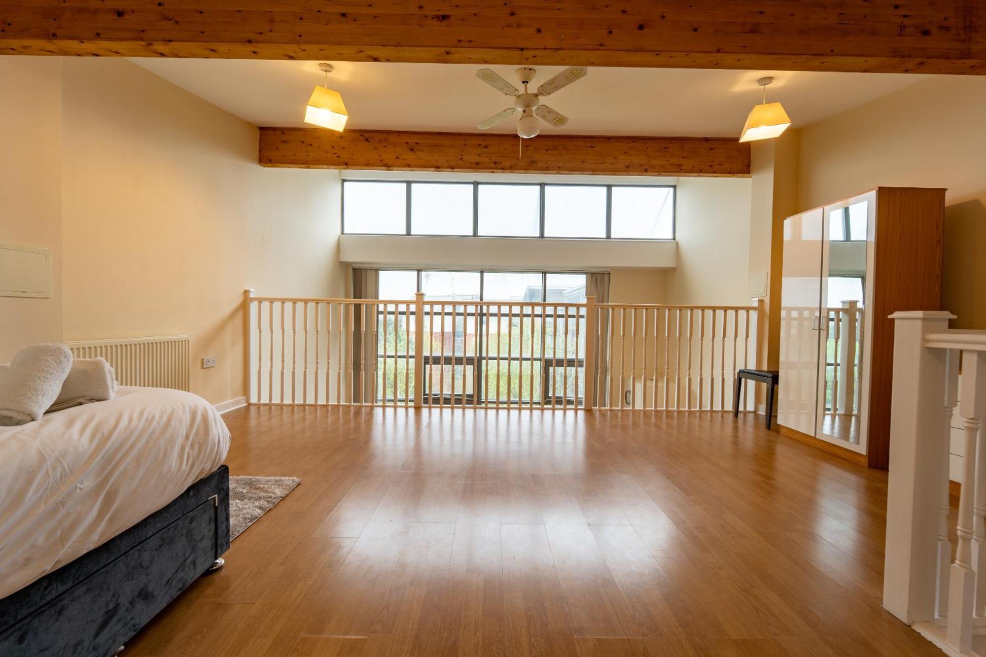 Luxury 2 Bed Apartment - Near Heathrow, Legoland, Windsor Слау Екстериор снимка