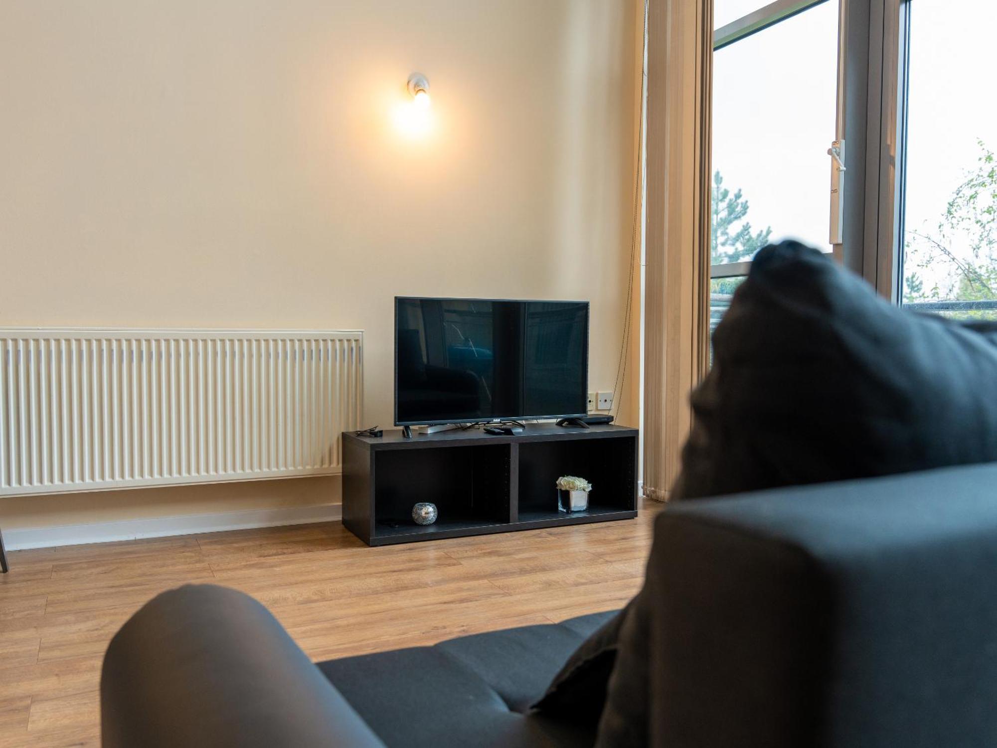Luxury 2 Bed Apartment - Near Heathrow, Legoland, Windsor Слау Екстериор снимка