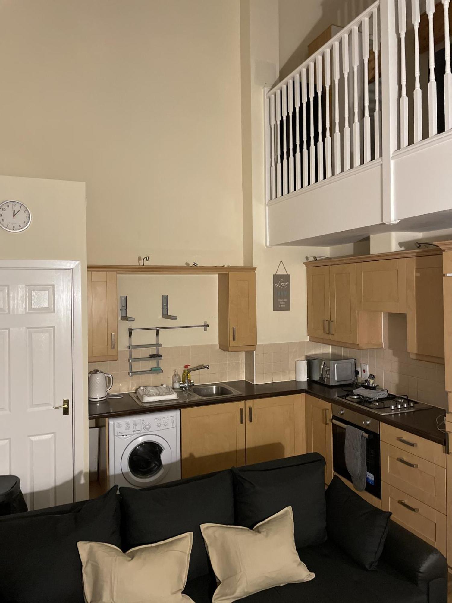 Luxury 2 Bed Apartment - Near Heathrow, Legoland, Windsor Слау Екстериор снимка