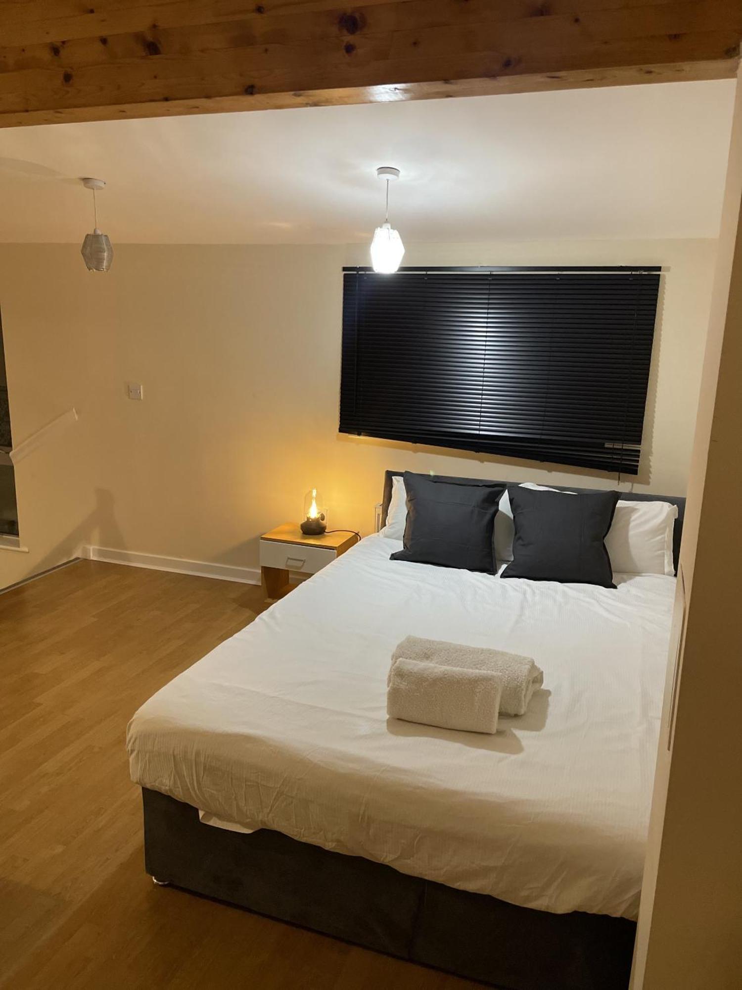 Luxury 2 Bed Apartment - Near Heathrow, Legoland, Windsor Слау Екстериор снимка
