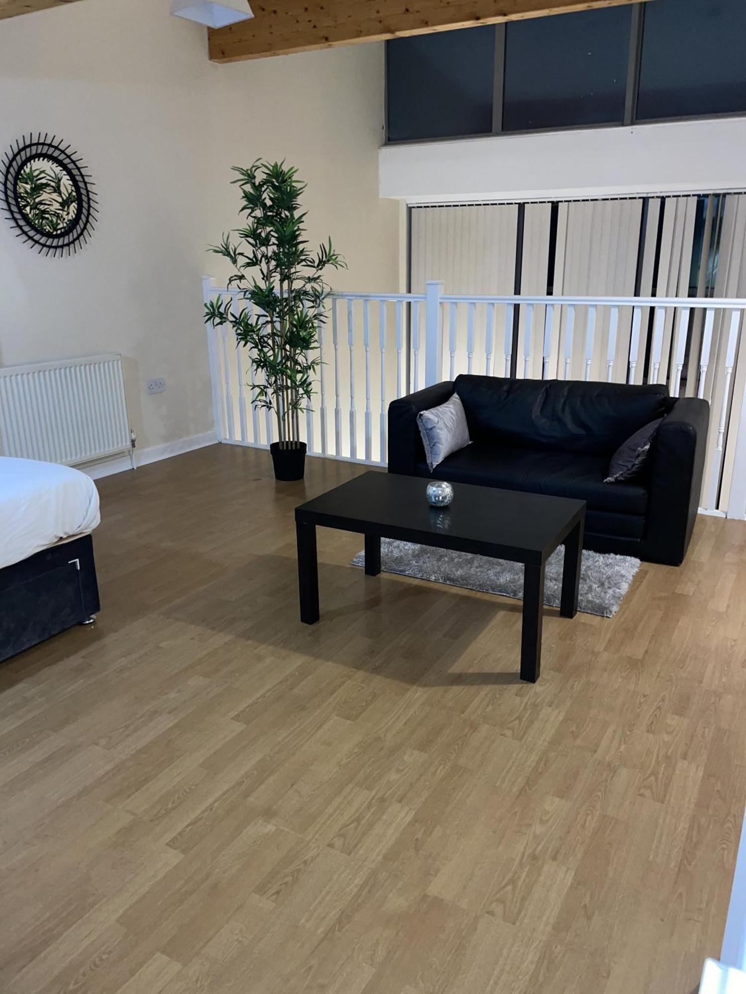 Luxury 2 Bed Apartment - Near Heathrow, Legoland, Windsor Слау Екстериор снимка