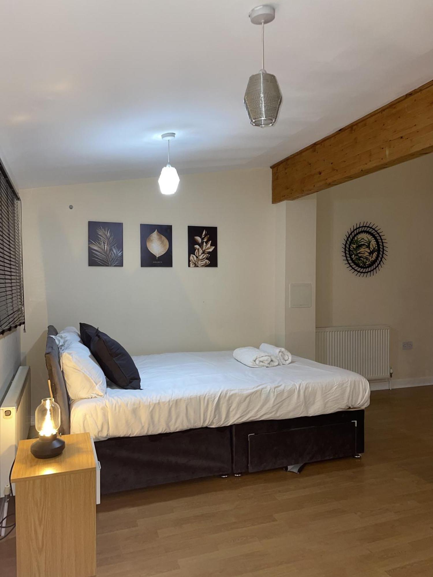 Luxury 2 Bed Apartment - Near Heathrow, Legoland, Windsor Слау Екстериор снимка